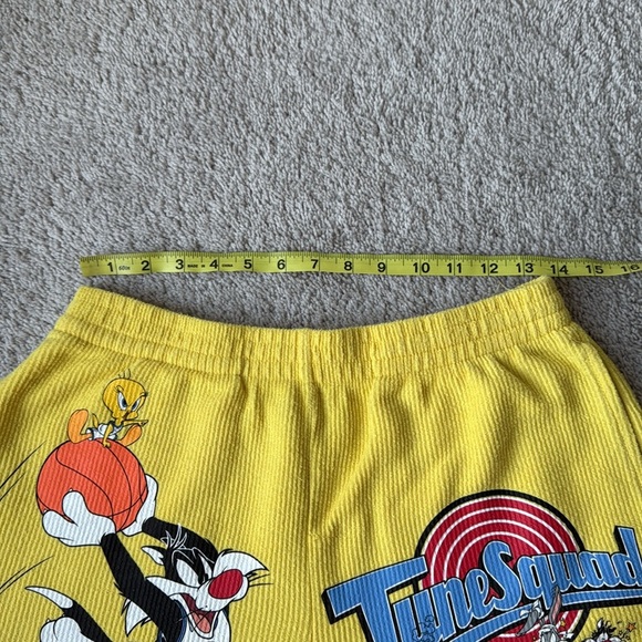 Vintage Y2K Space Jam Tune Squad Shorts | Size Large | Yellow | 2000s Graphics - Picture 5 of 9